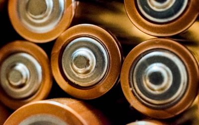 dry cell; battery — 乾電池