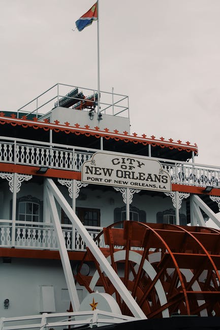 steamship; steamboat; steamer — 汽船