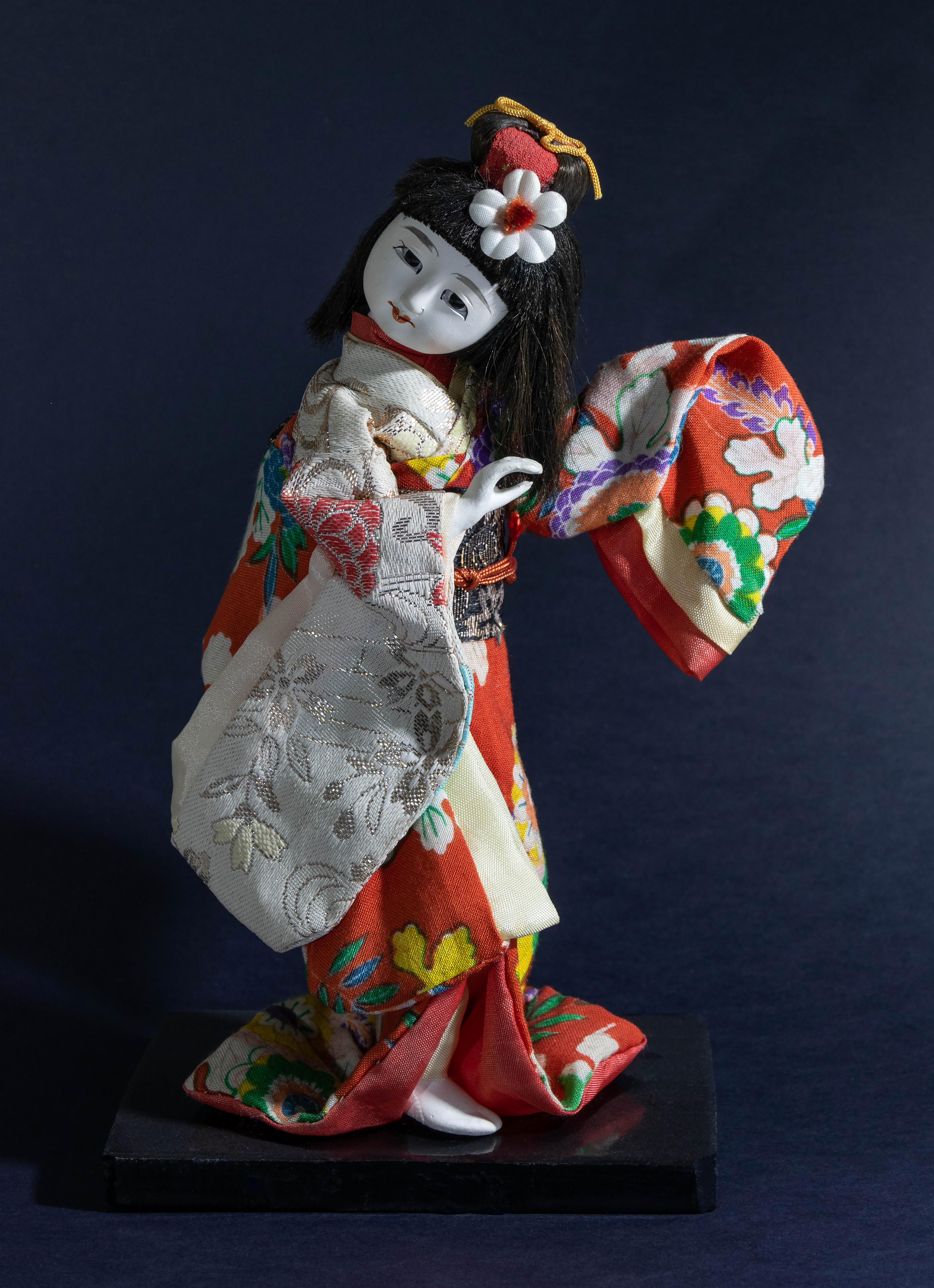 doll; puppet; figure — 人形
