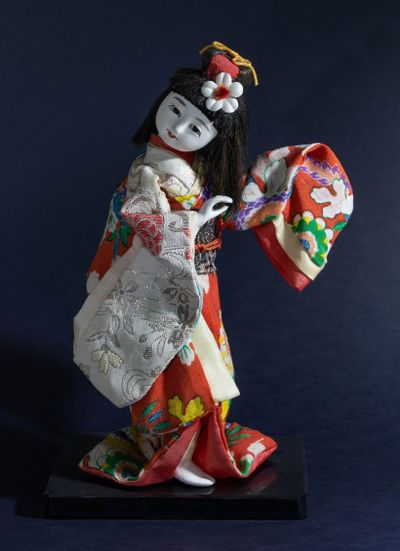 doll; puppet; figure — 人形