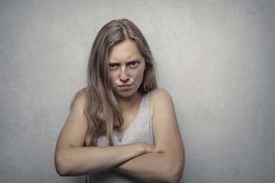 complaint; grumbling; objection — 文句